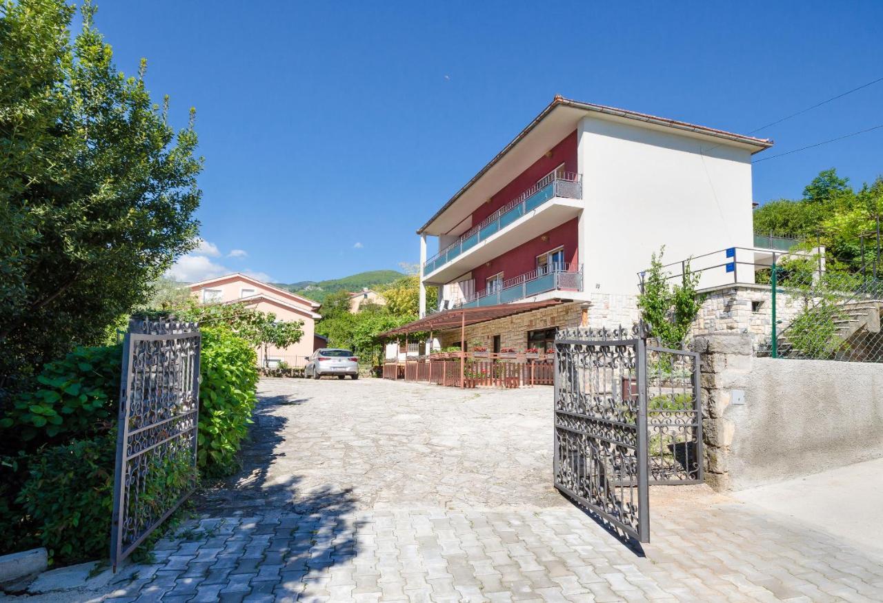 Apartments Mladen Jelica Ичичи Экстерьер фото